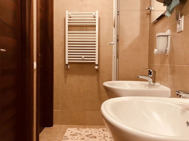 اتاق استاندارد با سرویس بهداشتی مشترک, Monte Carlo Palace Rooms