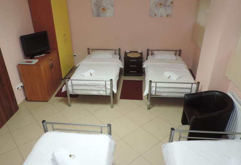 اتاق استاندارد چهارنفره با سرویس بهداشتی مشترک, Monte Carlo Palace Rooms