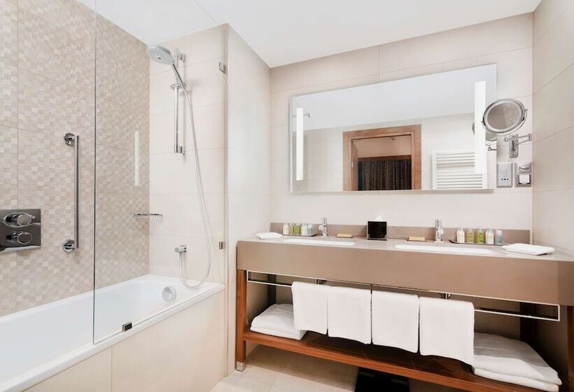 Люкс Кровать Кинг, Doubletree By Hilton Krakow Hotel & Convention Center