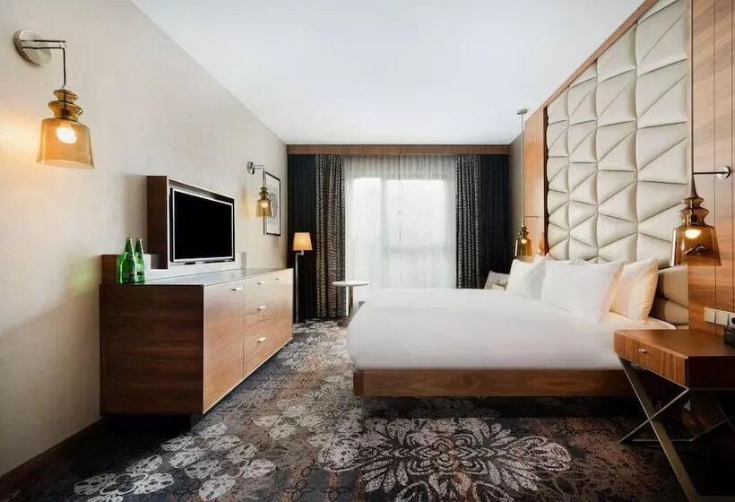 キングサイズベッドのスイートルーム, Doubletree By Hilton Krakow Hotel & Convention Center
