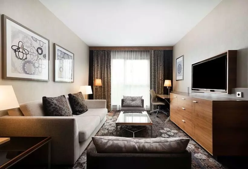 キングサイズベッドのスイートルーム, Doubletree By Hilton Krakow Hotel & Convention Center