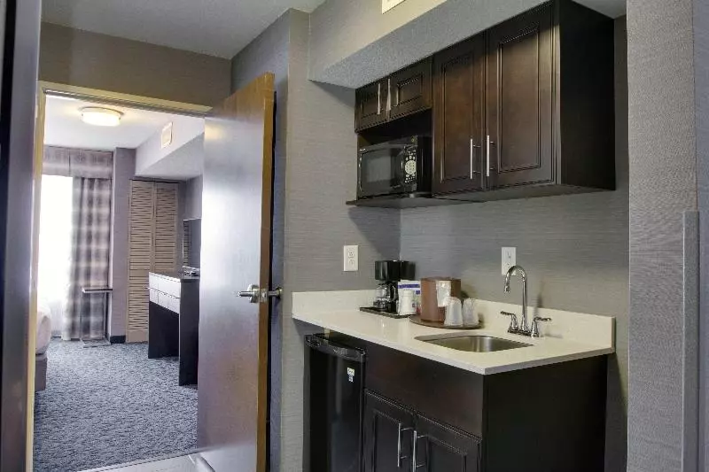 身障者適用キングサイズベッドルーム, Holiday Inn Express Sidney, An Ihg