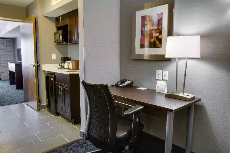 身障者適用キングサイズベッドルーム, Holiday Inn Express Sidney, An Ihg