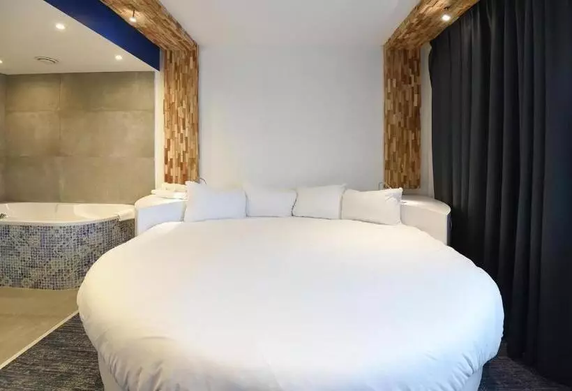 ハイドロマッサージバス付きスイート, Ibis Styles La Louviere