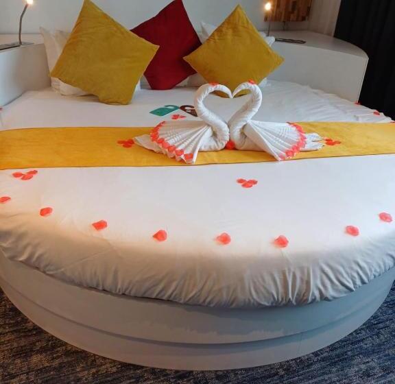 ハイドロマッサージバス付きスイート, Ibis Styles La Louviere