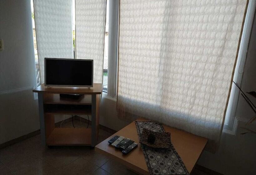 חדר סטנדרט לארבעה, La Loma