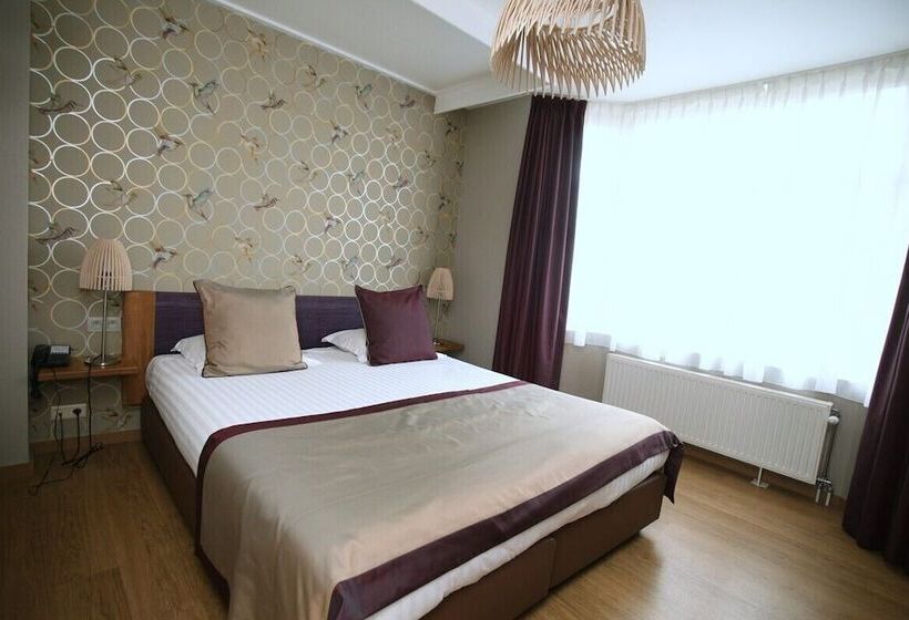 غرفة قياسية, La Roseraie