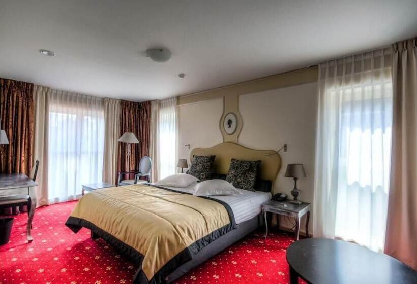 غرفة قياسية, La Roseraie