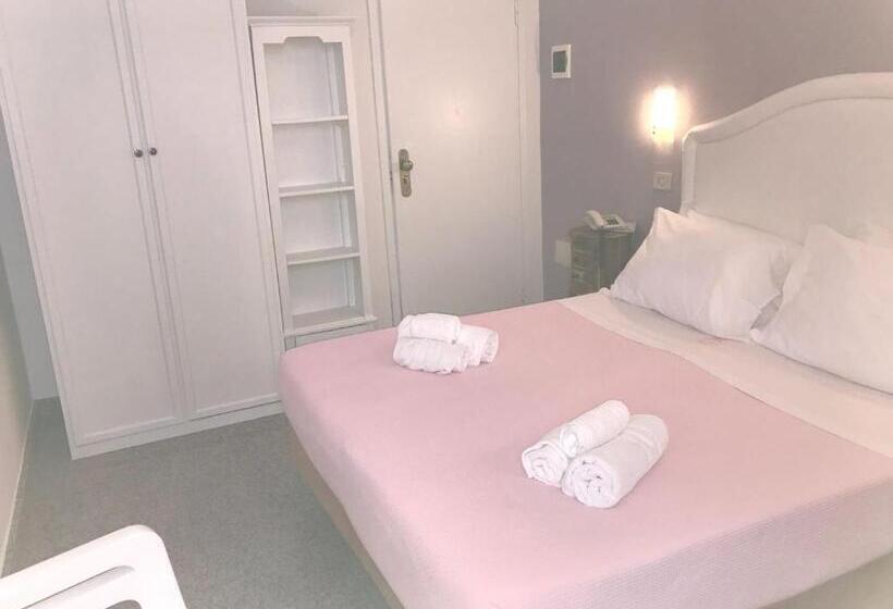 חדר סטנדרט נוף לים עם מרפסת, B&b Negresco