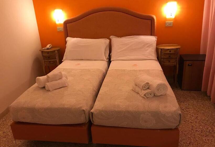 海景标准间带阳台, B&b Negresco