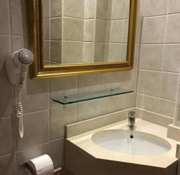 Triple Room Sea View, B&b Negresco