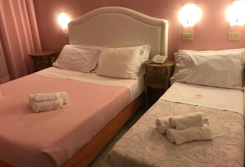 Triple Room Sea View, B&b Negresco