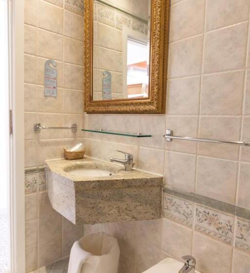 Triple Room Sea View, B&b Negresco