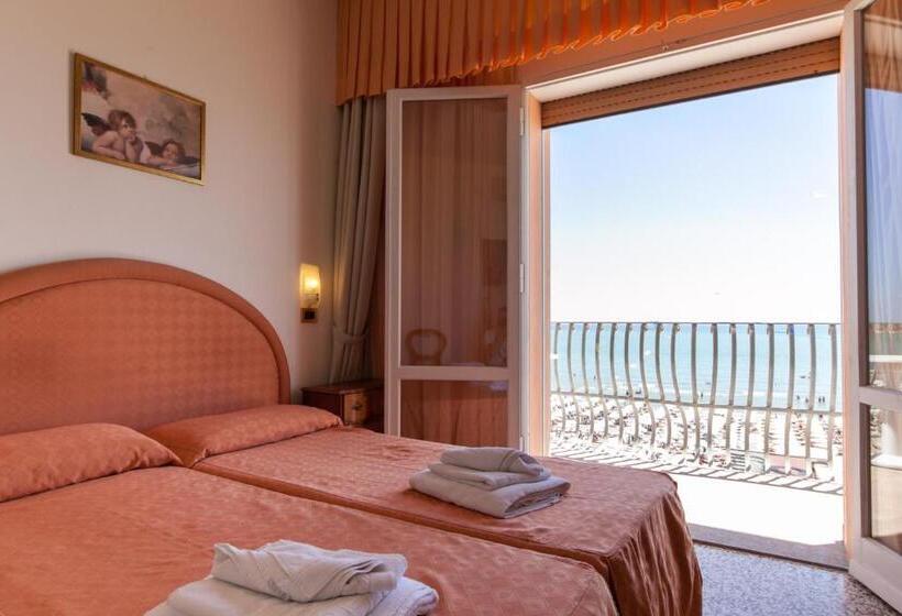 חדר סטנדרט לארבעה נוף לים, B&b Negresco