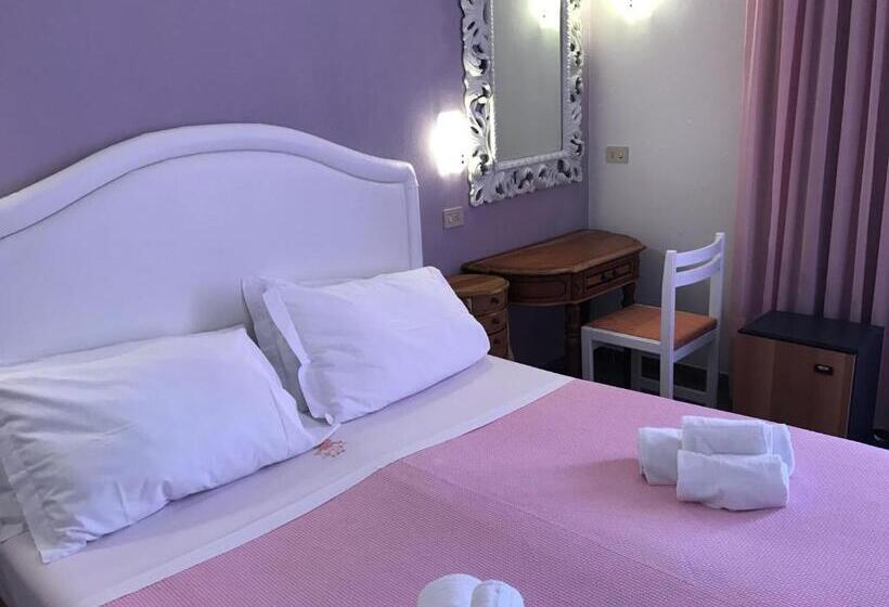 带海景标准四人间, B&b Negresco