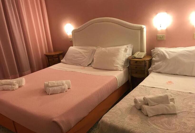 חדר סטנדרט לארבעה נוף לים, B&b Negresco