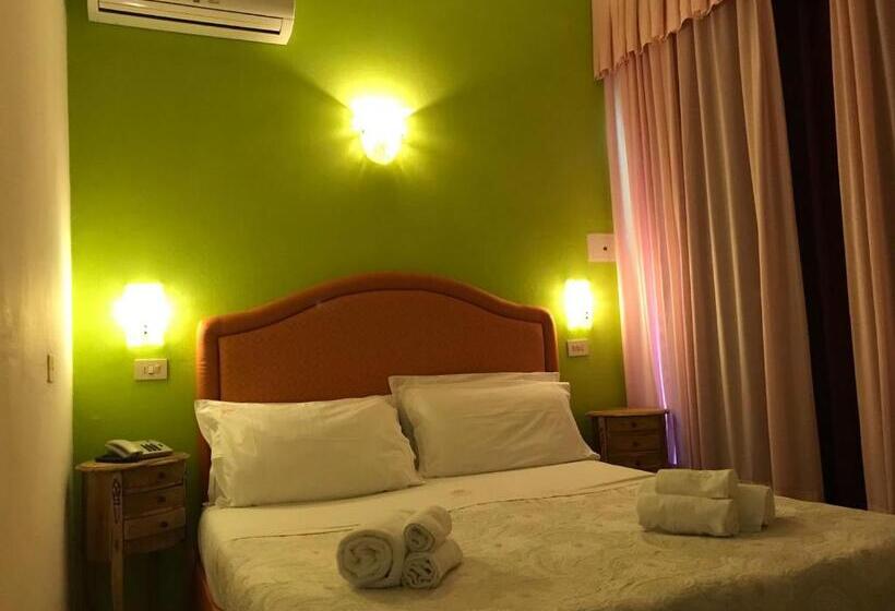 חדר אקונומי, B&b Negresco