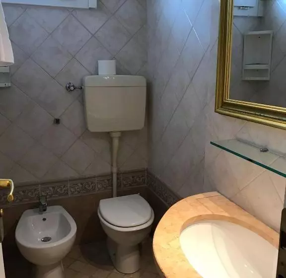 Economy Room