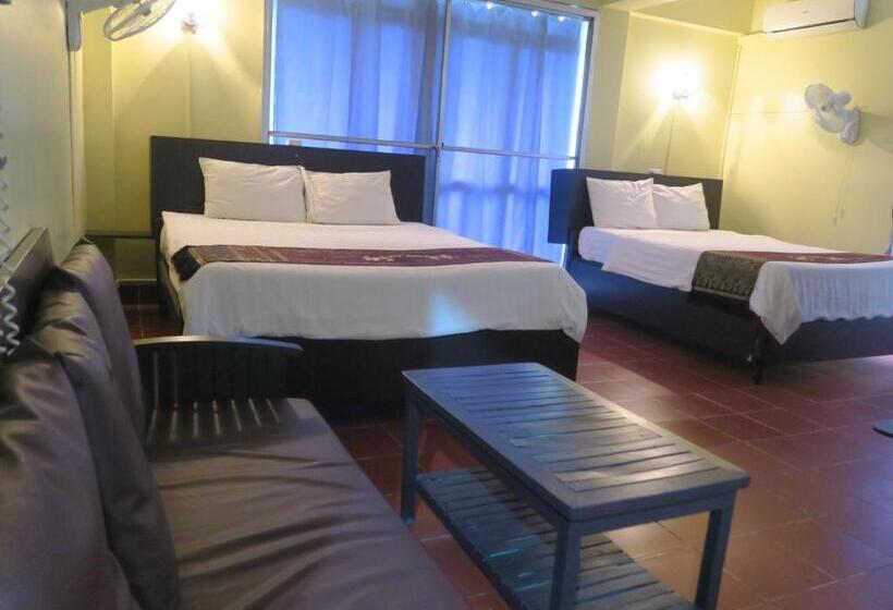 اتاق خانوادگی, River Dolphin