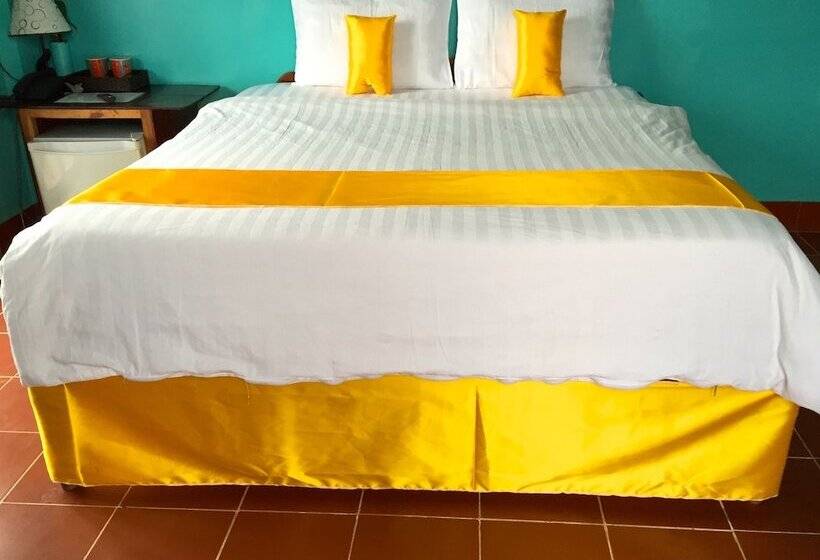 اتاق اکونومی, River Dolphin