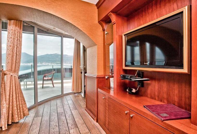 1 Bedroom Deluxe Apartment Sea View, Luxury Sea Residence By Kristina