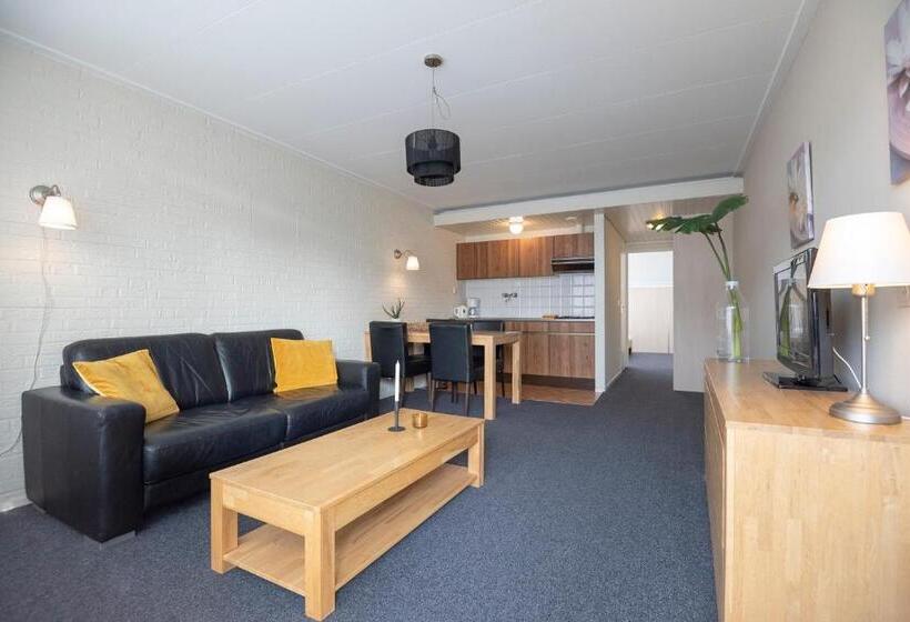 דירת חדר, Royal