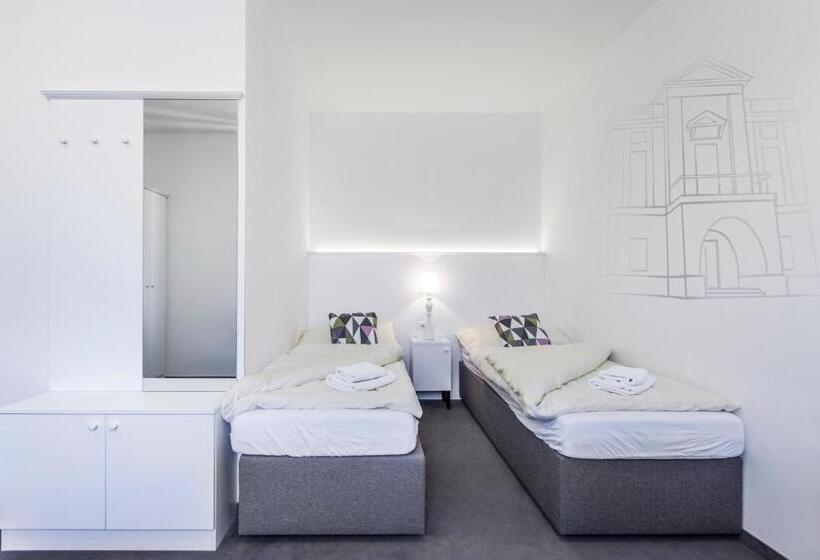 带观景的标准间, Salety