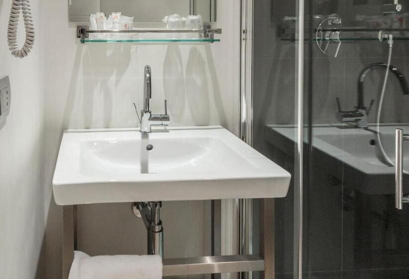 连接 1 卧室公寓, Tag