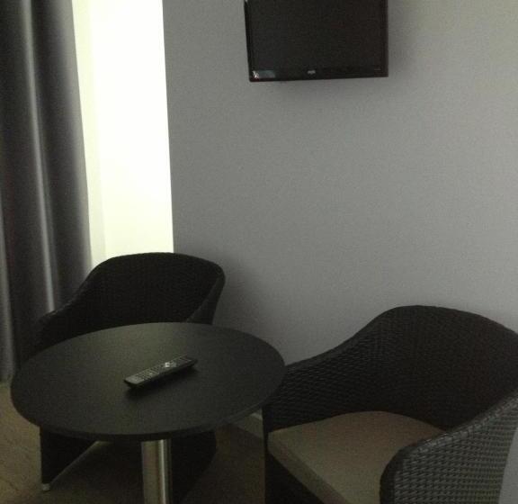 高级大房间, Tag