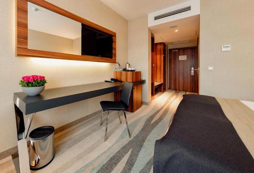 スタンダードルーム, Warsaw Plaza