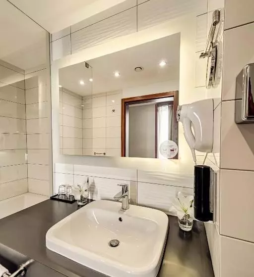 سوییت, Warsaw Plaza