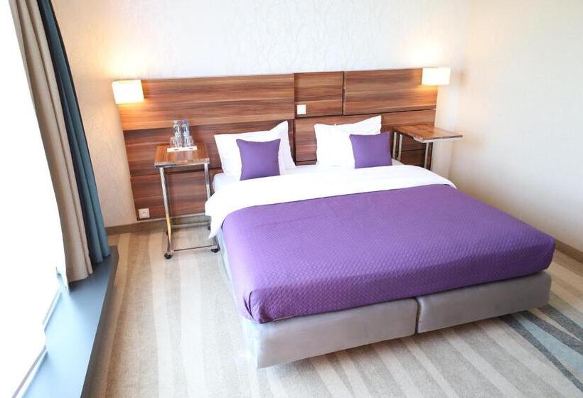 スイート, Warsaw Plaza