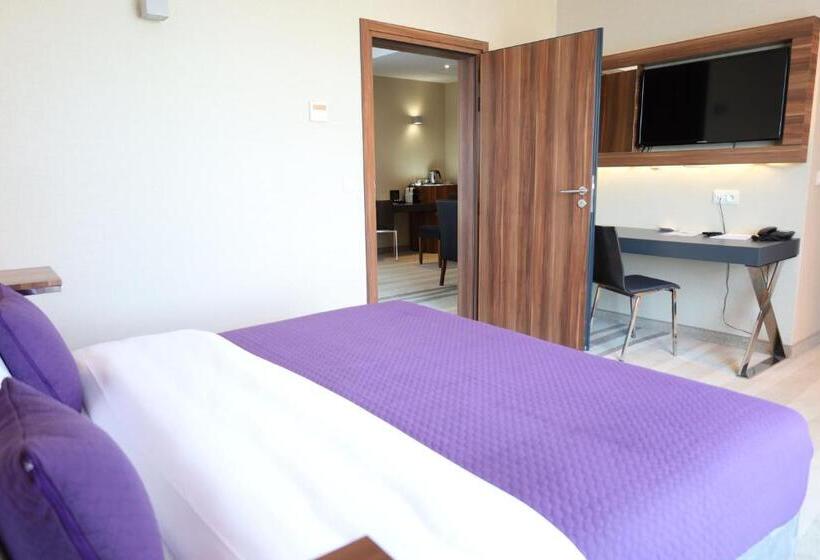 スイート, Warsaw Plaza