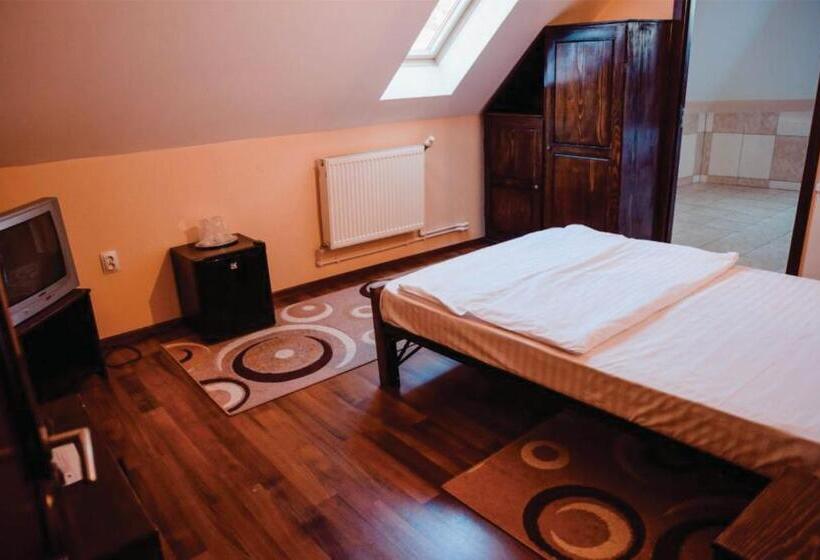 Quarto Estandar, Pensiunea La Cetate