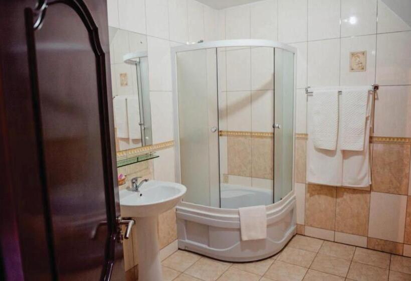 Quarto Estandar, Pensiunea La Cetate