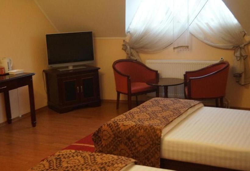 Quarto Estandar, Pensiunea La Cetate