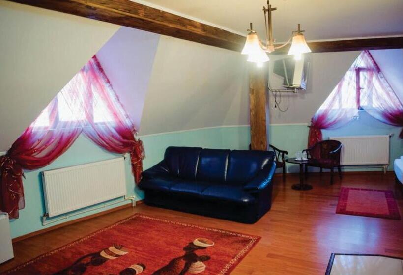 Quarto Estandar, Pensiunea La Cetate