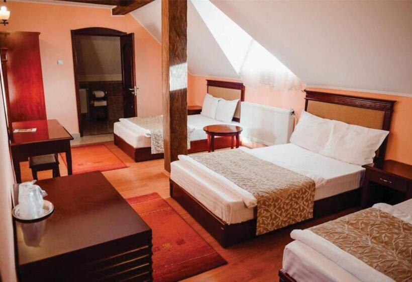 Quarto Triplo Estandar, Pensiunea La Cetate