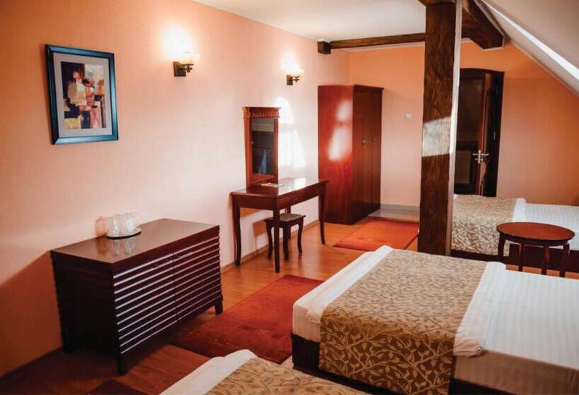 Quarto Triplo Estandar, Pensiunea La Cetate