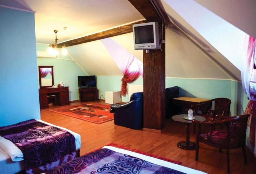 Quarto Estandar, Pensiunea La Cetate