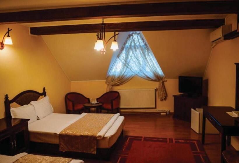 Quarto Estandar, Pensiunea La Cetate