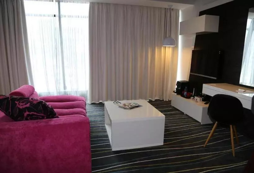 سوئیت جونیور با چشم‌انداز کوهستان, Veer Luxury Boutique Hotel & Beach Club
