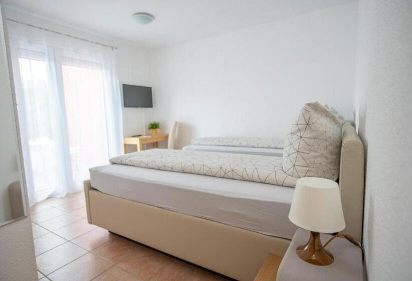 Номер Стандарт, Pension Victoria