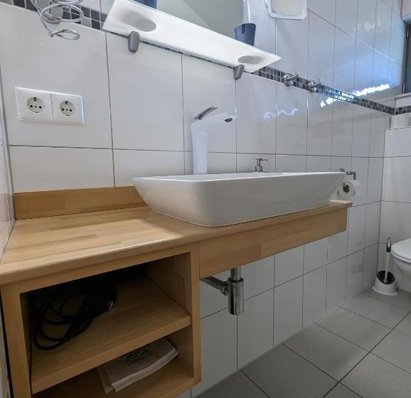 اتاق خانوادگی, Pension Victoria