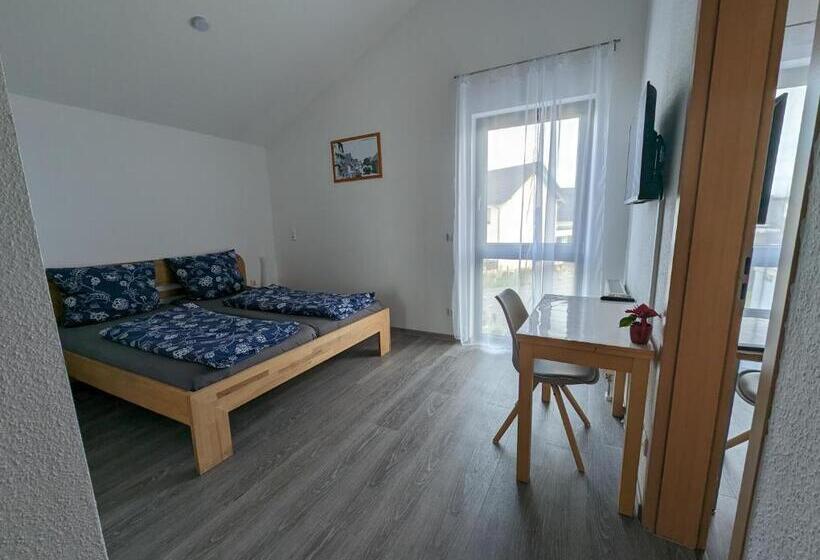 اتاق خانوادگی, Pension Victoria