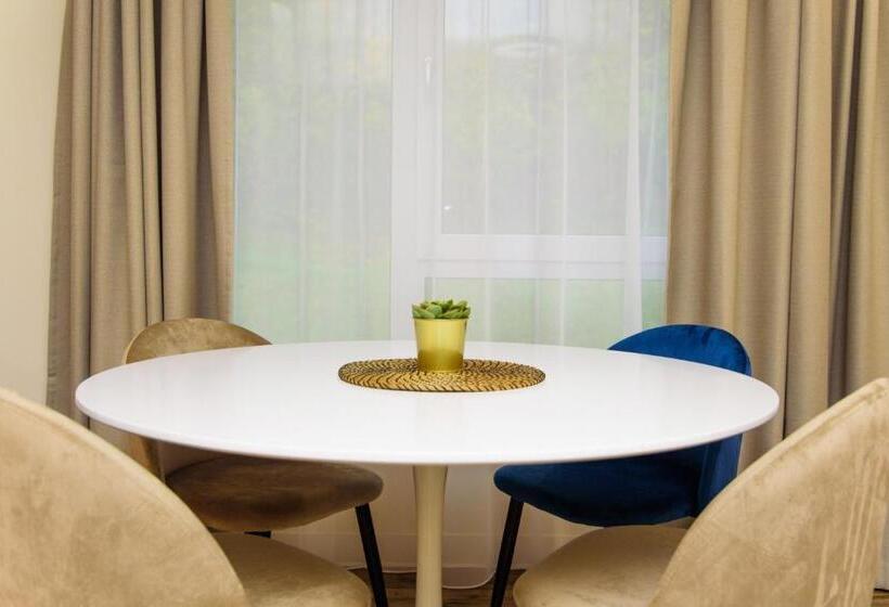 패밀리 룸, Twentyfour Living