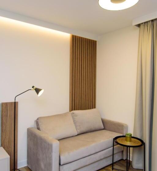 패밀리 룸, Twentyfour Living