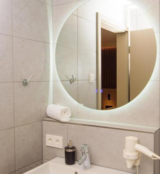 패밀리 룸, Twentyfour Living