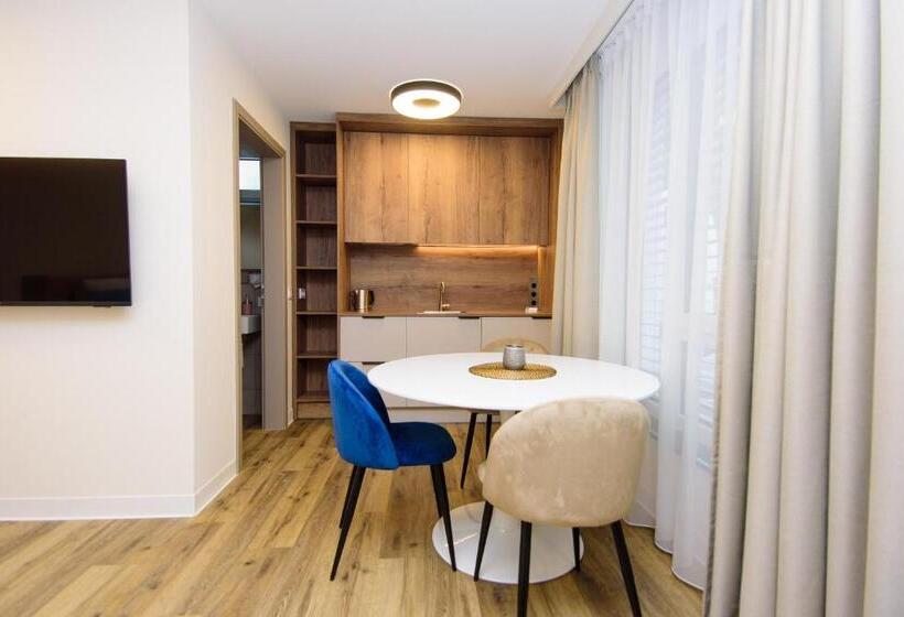 家庭间, Twentyfour Living