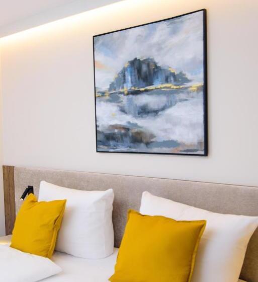 패밀리 룸, Twentyfour Living